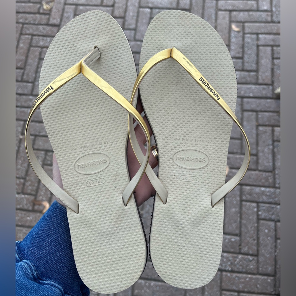 New Havaianas flip flops